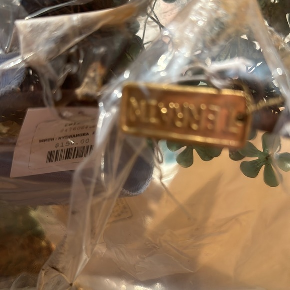 Hydrangia Wreath - Picture 6 of 8